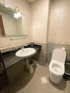 Spacious 3BR Stunning Lake Views - 2