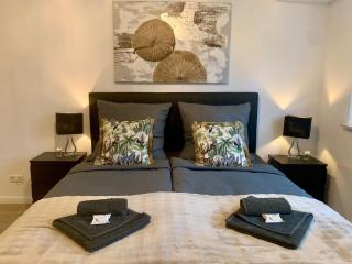 Olivewood City Apartment - 8