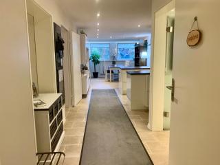 Burgwedel City, business and family, 6 people - 7