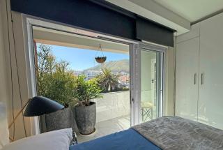 Luxury Seapoint One-Bedroom secure apartment with on-premise parking - 4