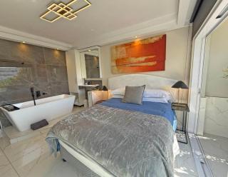 Luxury Seapoint One-Bedroom secure apartment with on-premise parking - 3
