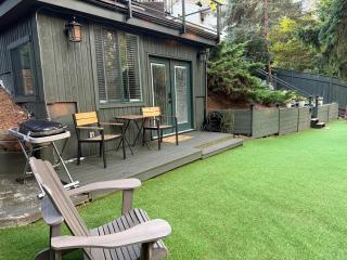 Beautiful place with a great location, free parking, WiFi & large TV. - 3