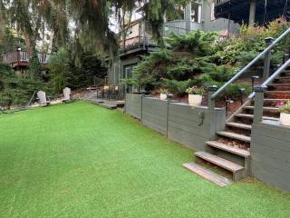 Beautiful place with a great location, free parking, WiFi & large TV. - 4