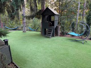 Beautiful place with a great location, free parking, WiFi & large TV. - 9