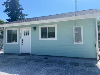 Newer Cozy Guest Cottage with Saltwater Spa! - 0