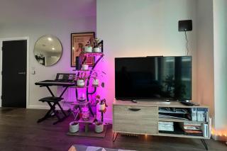 Modern Flat With Spa & Gym In Prime Location - 9
