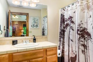 Cabin Zen, Riverfront, Hot Tub, Arcades, Sleeps 8 - 2