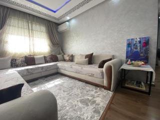 Lovely Cozy Apartment, Fast WiFi, Workspace Ready - 8