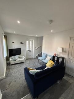 3CRST 2 Bedroom House Free Parking - 2