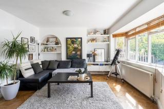 Cosy, Bright Home, Free Parking, Greater London - 0