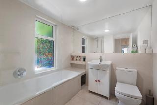 Shaa Road 2 Bedroom Flat Ground Floor Sleeps 6 - London - 5