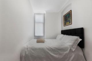 2BR Apartment in Acton W3 with Free Parking Ground Floor Sleeps 6 - London - 6