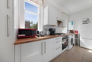 Shaa Road 2 Bedroom Flat Ground Floor Sleeps 6 - London - 7