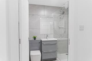 2 Bed Apartment Near City Centre - on street parking - 2