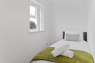 2 Bed Apartment Near City Centre - on street parking - 4