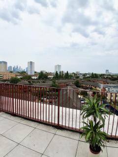 Arklow Road Bright 2-Bed Flat - 7