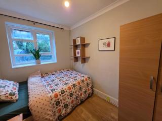 4-Bed Contractor or Family House in Wimbledon - 7