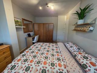4-Bed Contractor or Family House in Wimbledon - 2