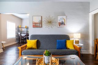 The Charmer, Fiber Internet, ROKU TVs, Washer & Dryer, Near DT Chickasha and Leg Lamp! - 1