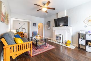 The Charmer, Fiber Internet, ROKU TVs, Washer & Dryer, Near DT Chickasha and Leg Lamp! - 6