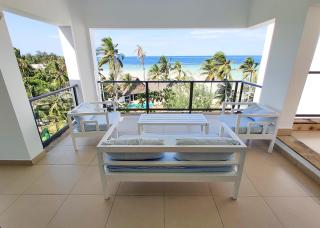 P2 Spacious Penthouse with Stunning Beachfront Views - 7