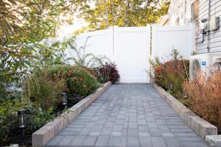 Exceptional & Central, Garden Suite, Top Amenities & Care! - 7