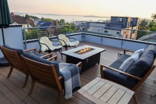 Modern Sound View Studio on Charming Queen Anne - 0
