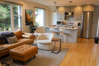 Modern Sound View Studio on Charming Queen Anne - 9