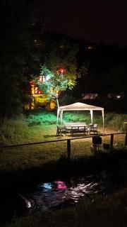 Hanging Garden Holiday Home - Riverside - 9
