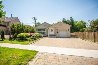 3 Bedroom Luxury House in Toronto - 9