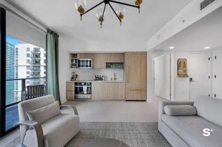 Modern DTW Miami Escape with Water Views - 4