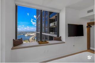 Modern DTW Miami Escape with Water Views - 8