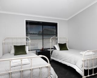 The Crossing Motel - 6