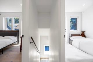 Dunbar Brand-new laneway house - 4