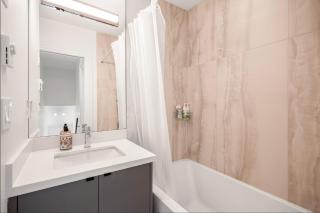 Dunbar Brand-new laneway house - 9