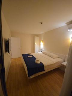 Suite with balcony and View - 5