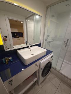 Suite with balcony and View - 1