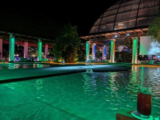 Luxury 3Bd condo - 8