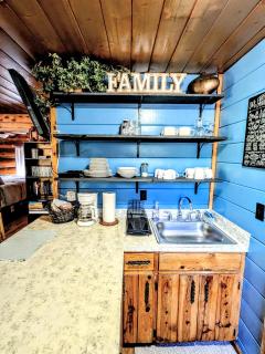 Cozy Cub Log Cabin - Year Round Tranquil Beauty - 7