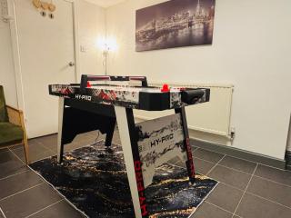 City Centre Retreat, With Air Hockey - 1