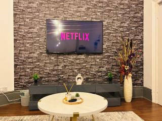 City Centre Retreat, With Air Hockey - 8