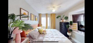 4 Bedroom Vintage Cool House - 7