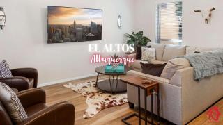 El Altos - An Irvie Home with Summer Pool - 0
