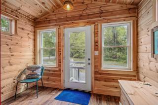 Mariposa Moon Cottage at Sleepy Creek - Wifi, Deck, Fire Pit, Creekside, View - 4