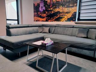 Newly Renovated Apartment - 0