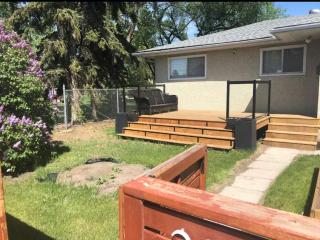 Updated 3 Bedroom Bungalow w Patio - 8