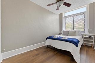 Trendy Ohio City Parking Wifi Mins to DT - 9