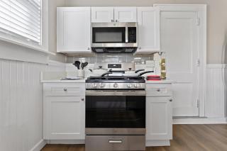 Trendy Ohio City Parking Wifi Mins to DT - 1