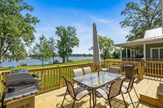 Family-Friendly Lakehouse with Firepit and Dock - 2