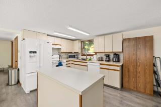 Family-Friendly Lakehouse with Firepit and Dock - 6